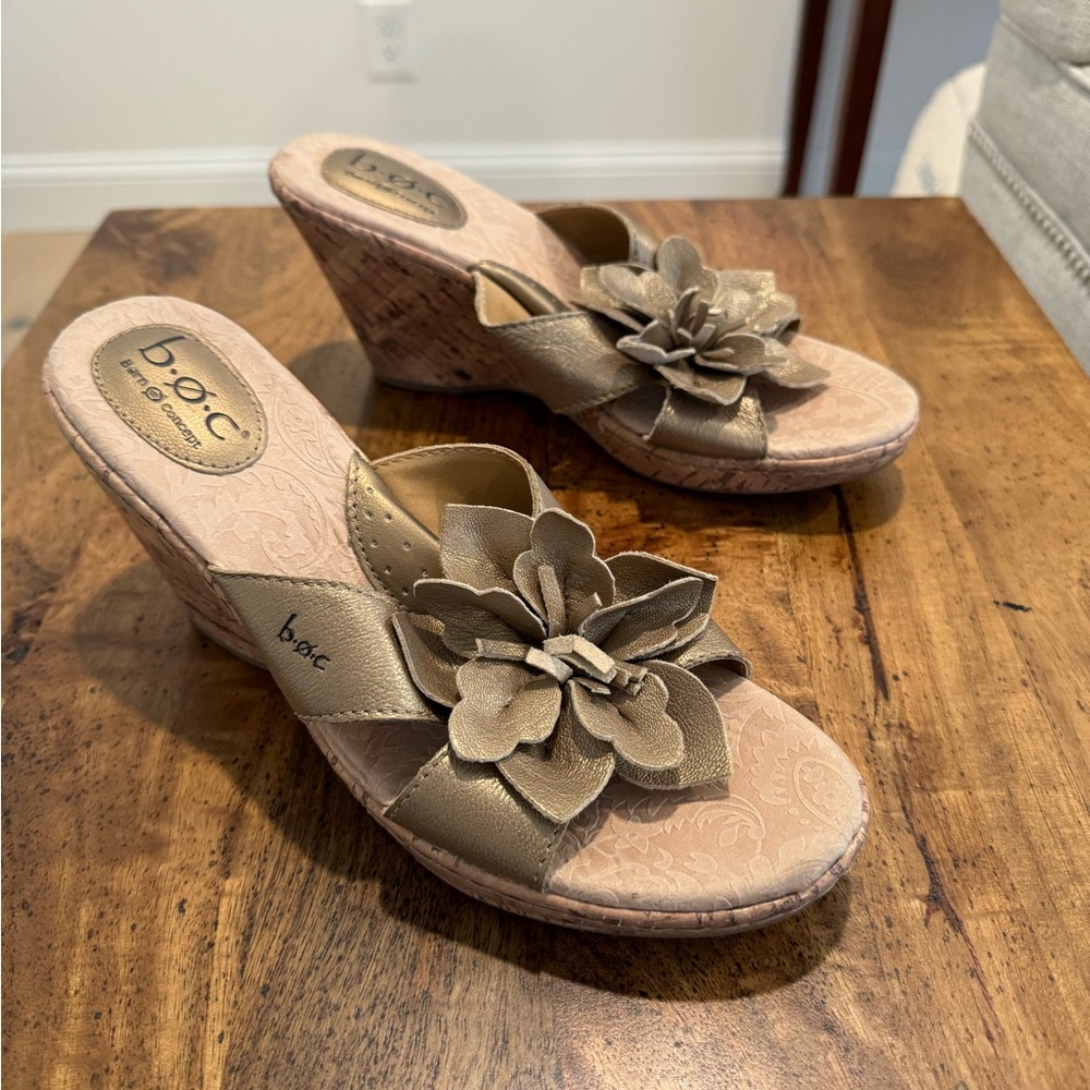 B.O.C Wedge Sandal - Gold metallic leather with cork wedge & flower detail US 9